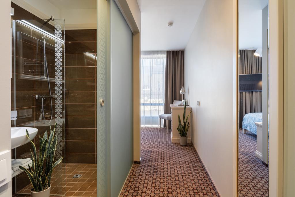 Hotel Sinchronas Telšiai المظهر الخارجي الصورة